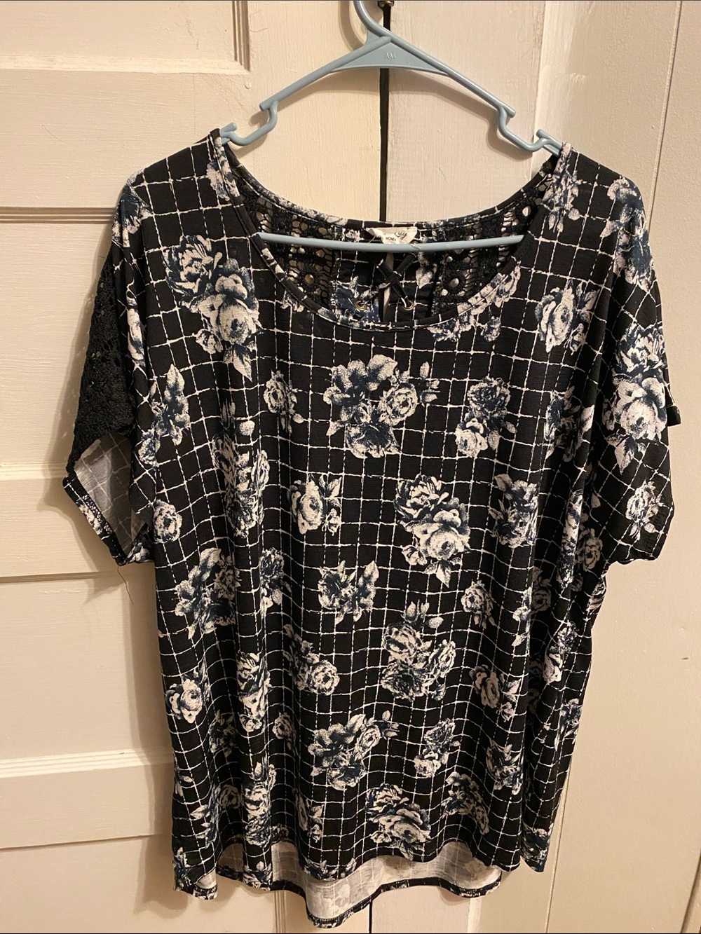 Siren Lily Black Floral Grid Short Sleeve Top